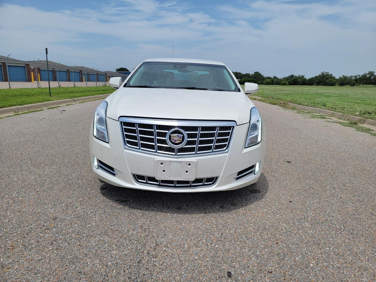 Cadillac XTS 4dr Sdn Luxury FWD 2014