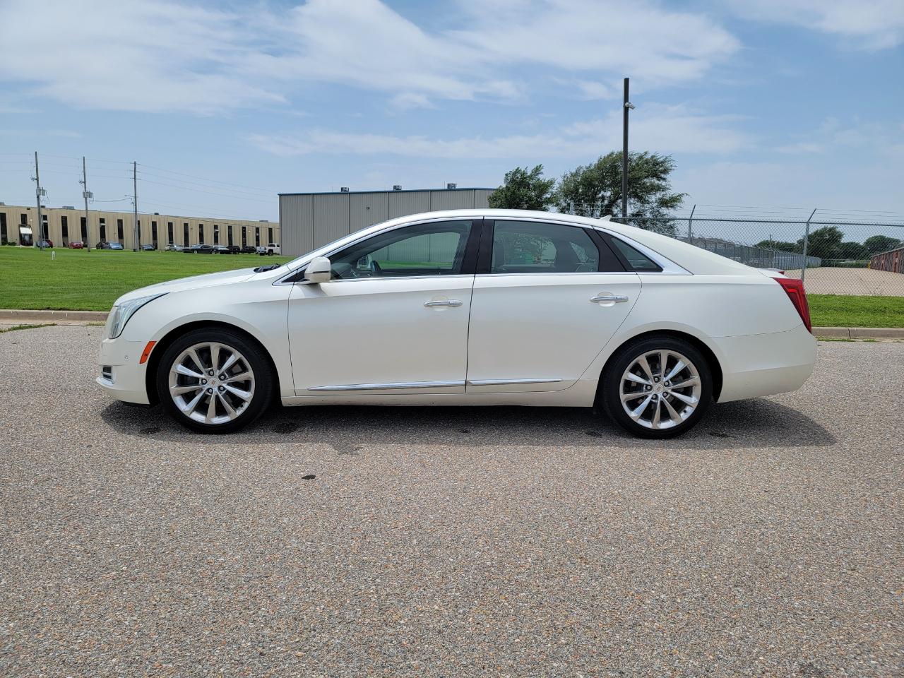 Cadillac XTS 4dr Sdn Luxury FWD 2014