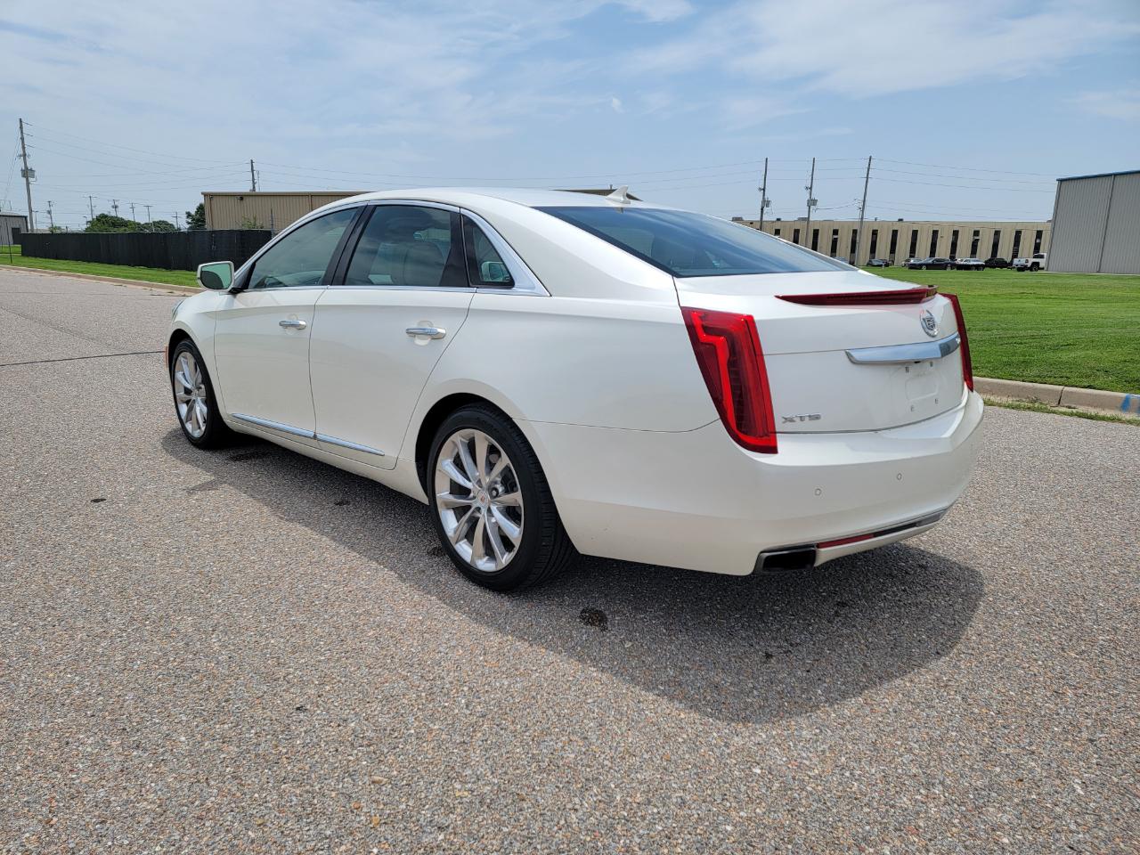 Cadillac XTS 4dr Sdn Luxury FWD 2014