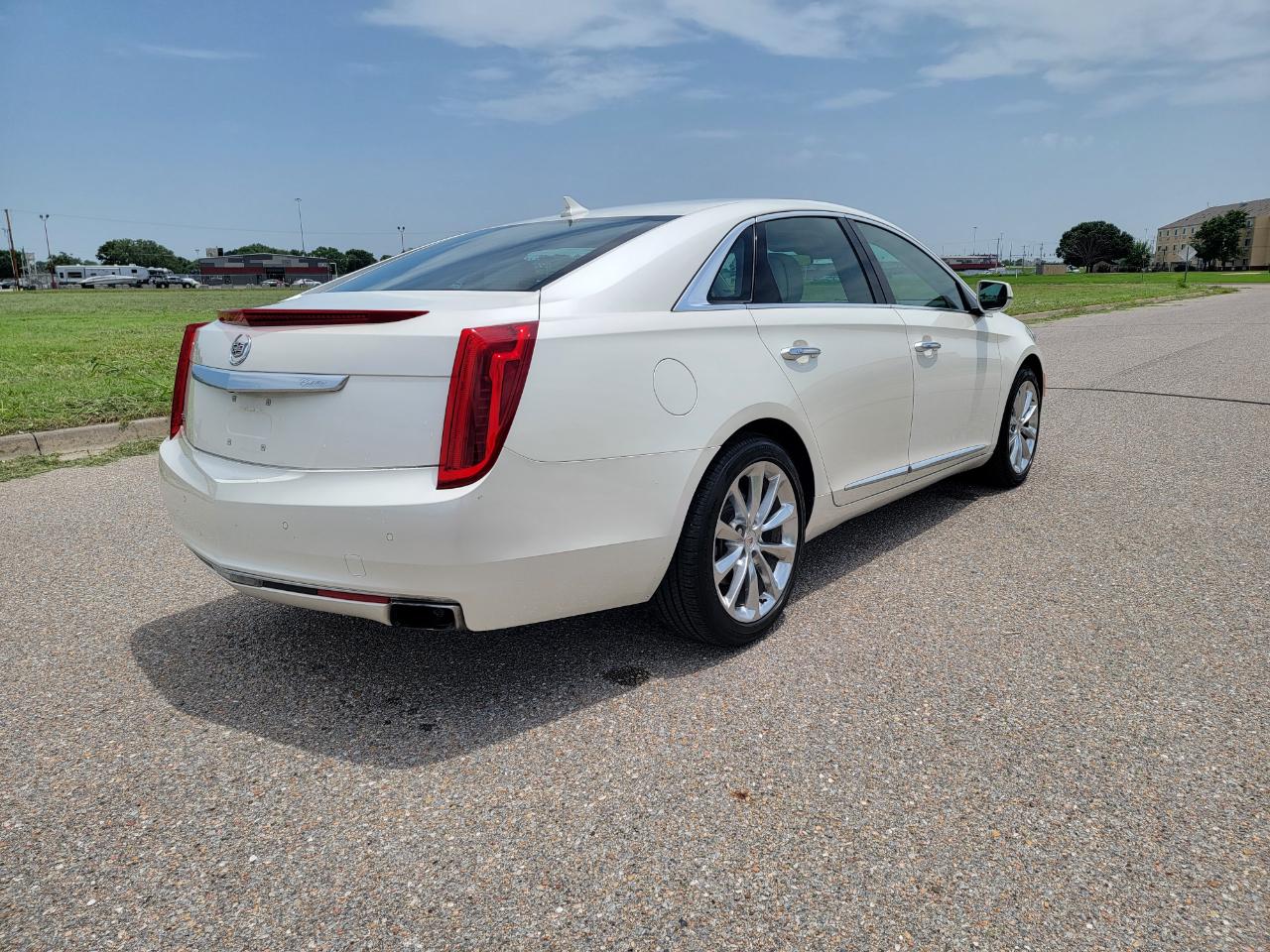 Cadillac XTS 4dr Sdn Luxury FWD 2014