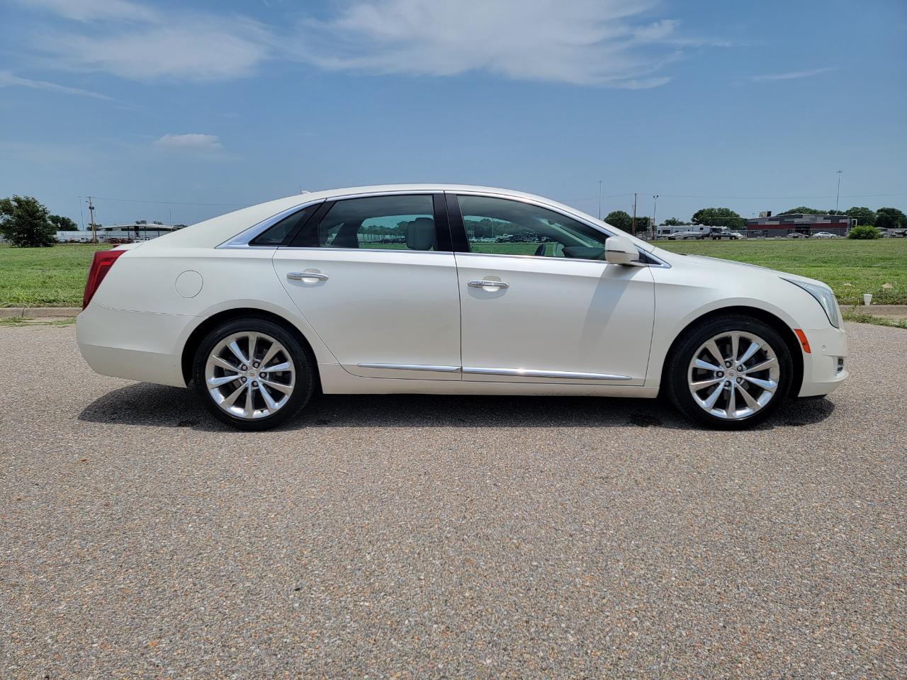 Cadillac XTS 4dr Sdn Luxury FWD 2014