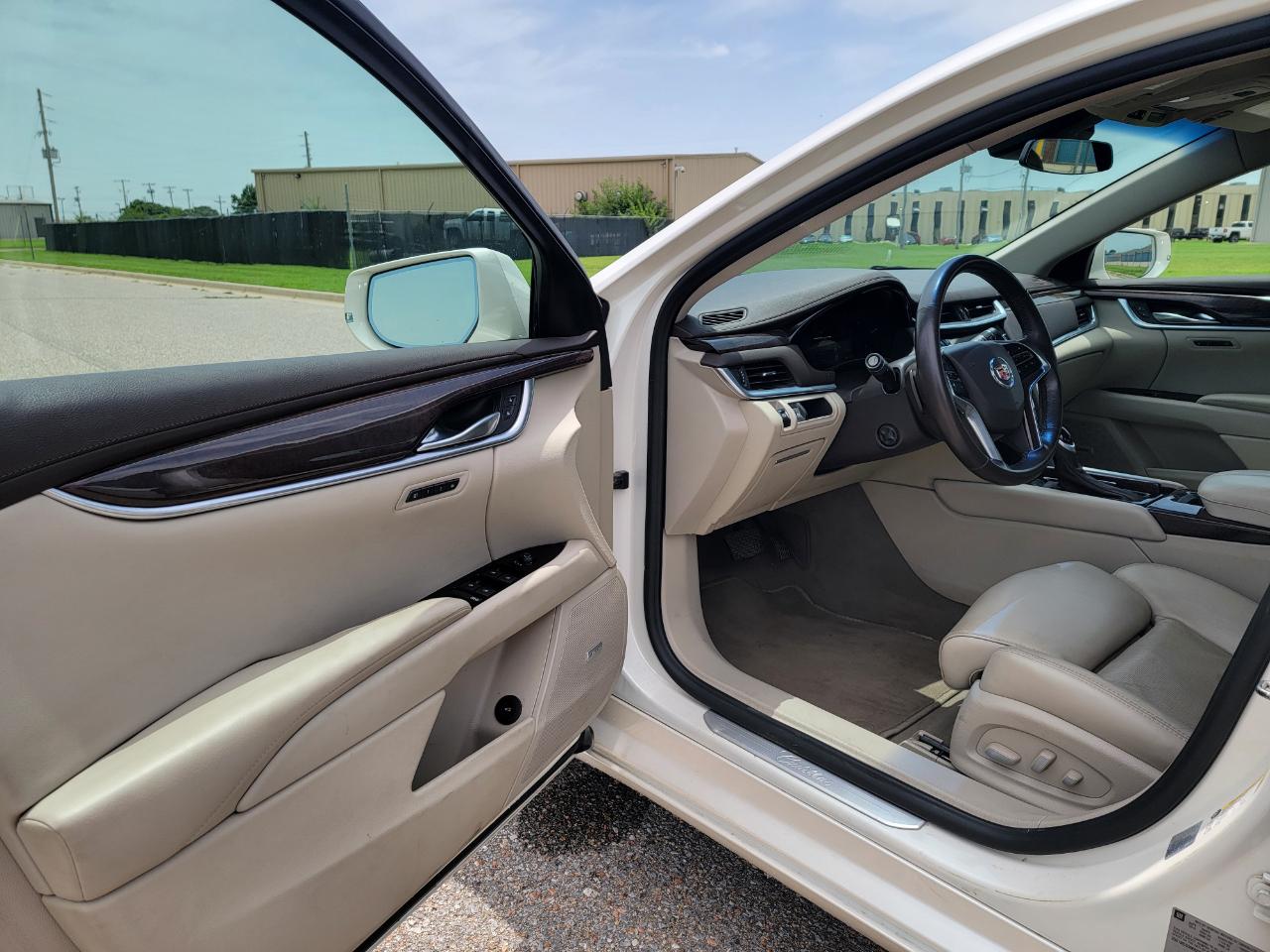 Cadillac XTS 4dr Sdn Luxury FWD 2014
