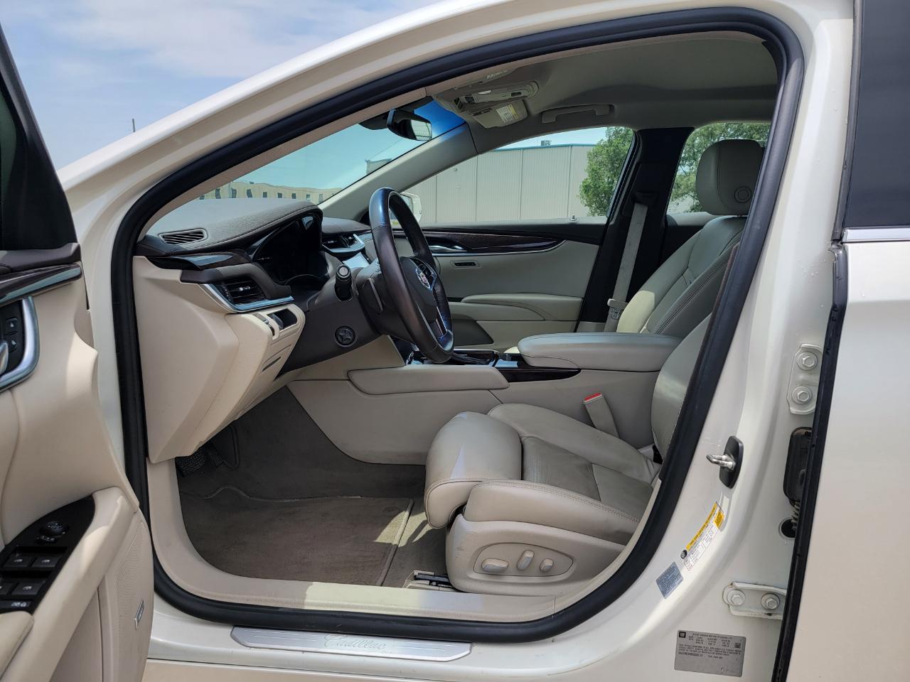 Cadillac XTS 4dr Sdn Luxury FWD 2014