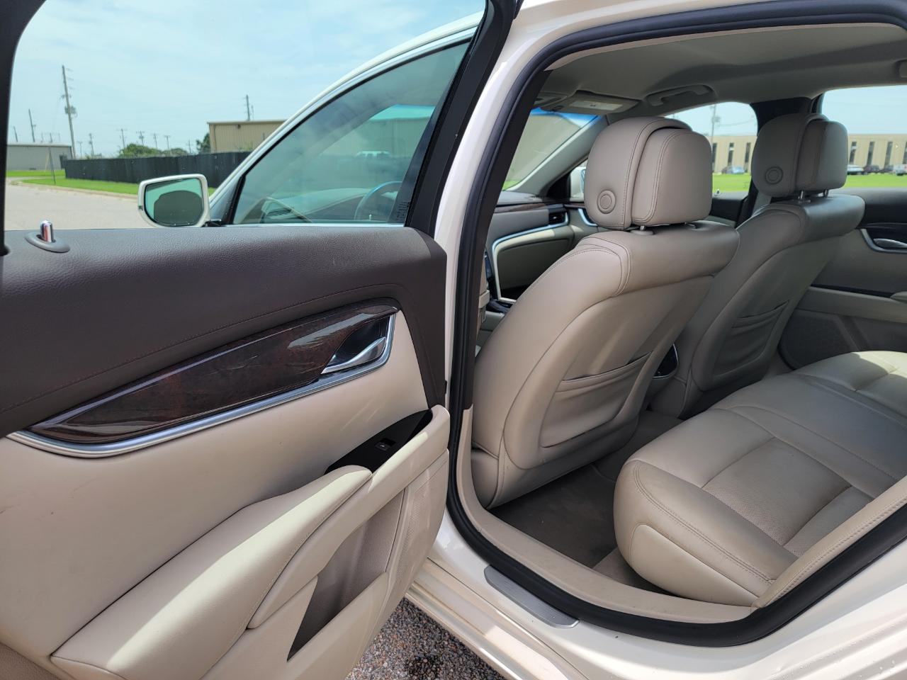 Cadillac XTS 4dr Sdn Luxury FWD 2014