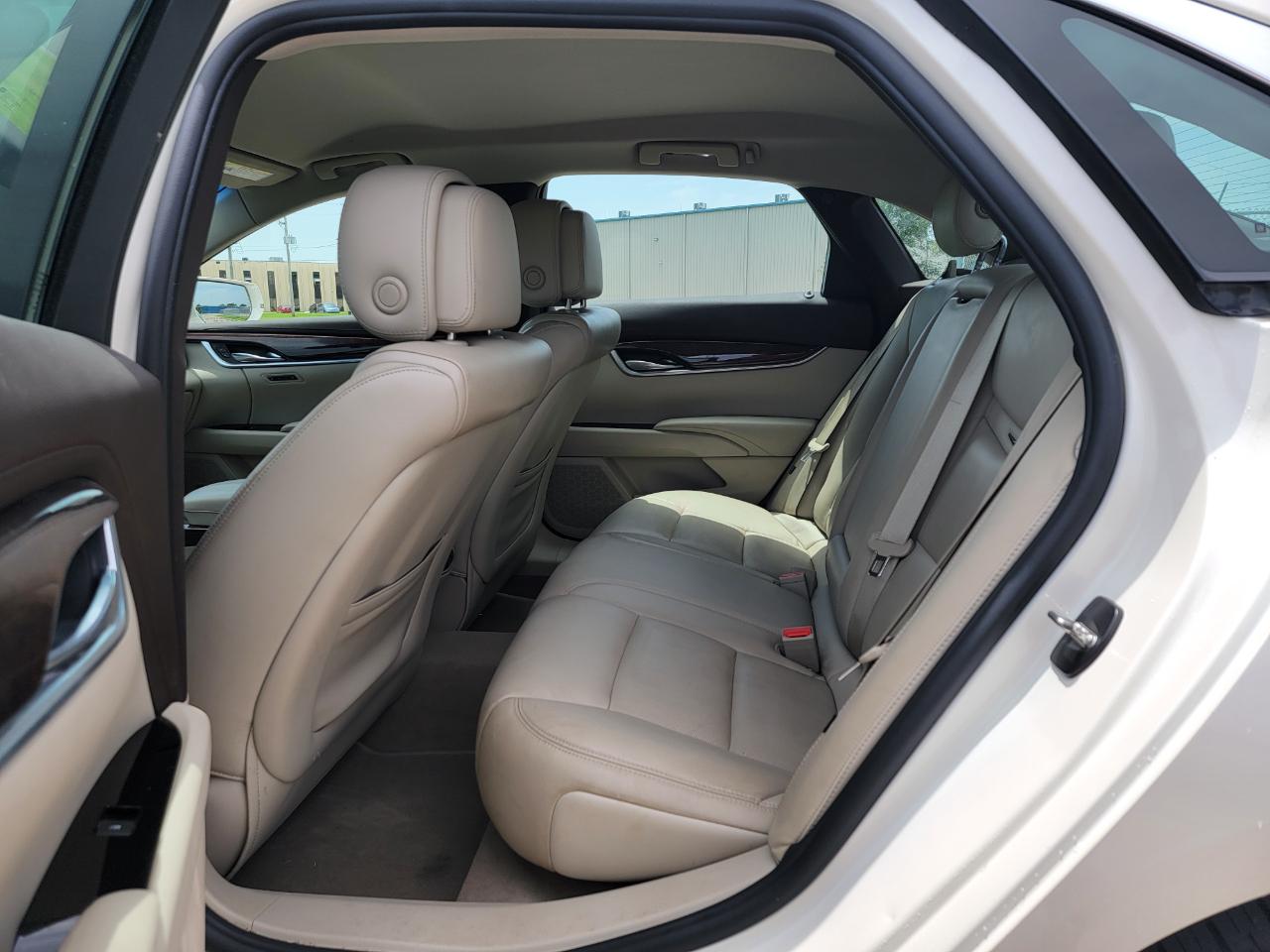 Cadillac XTS 4dr Sdn Luxury FWD 2014
