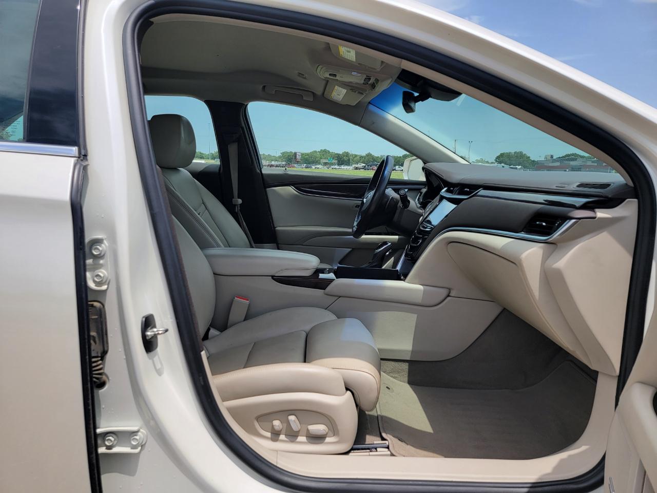 Cadillac XTS 4dr Sdn Luxury FWD 2014
