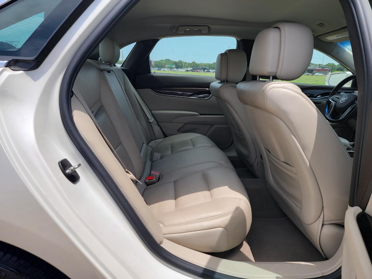Cadillac XTS 4dr Sdn Luxury FWD 2014