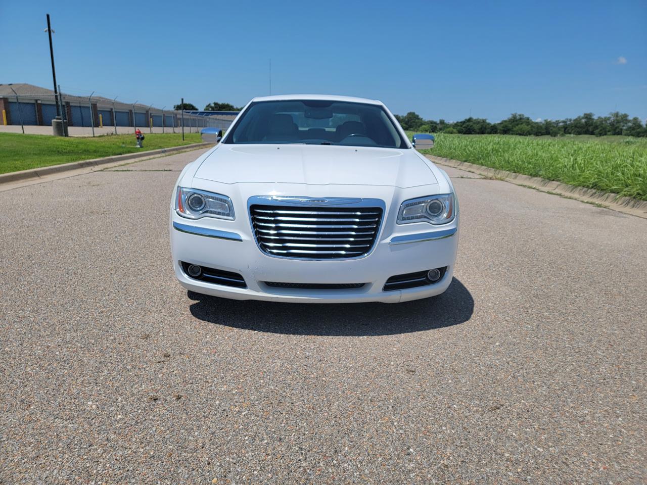 Chrysler 300 4dr Sdn V6 Limited RWD 2012