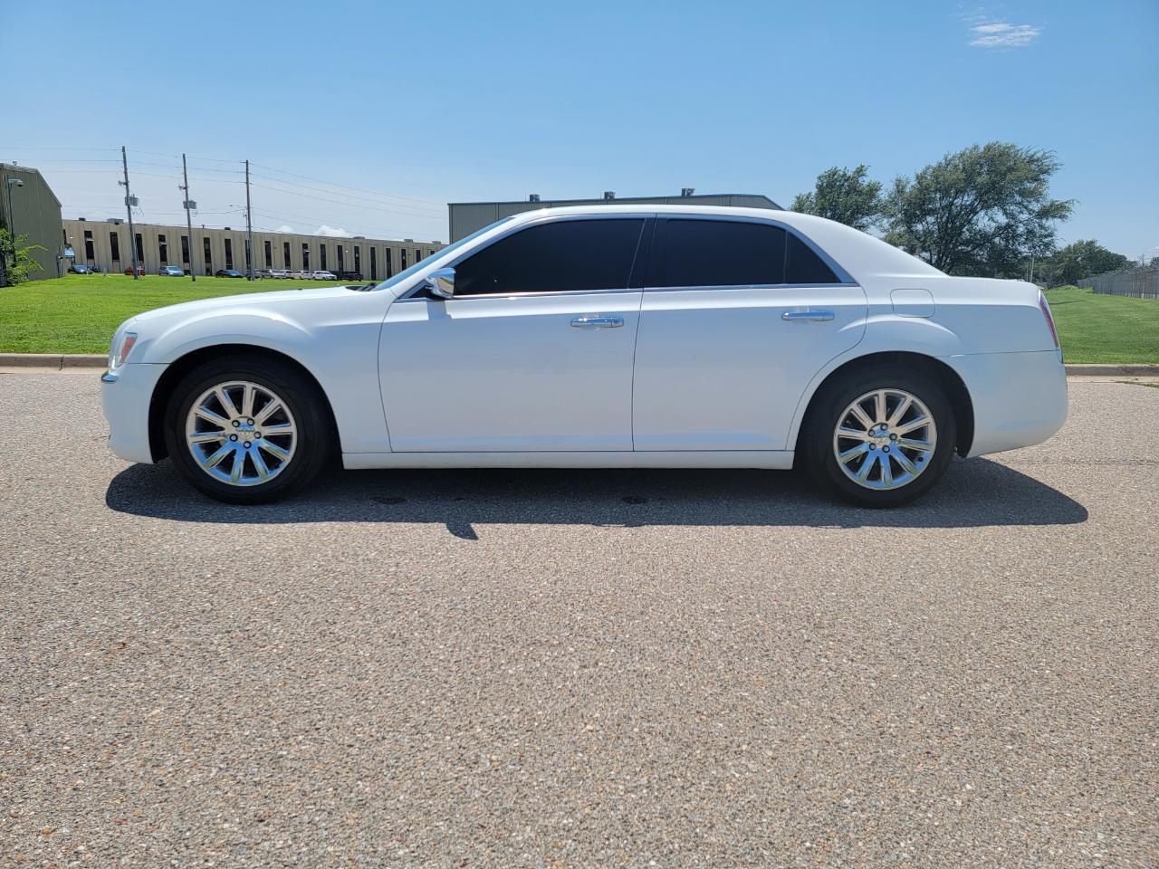 Chrysler 300 4dr Sdn V6 Limited RWD 2012