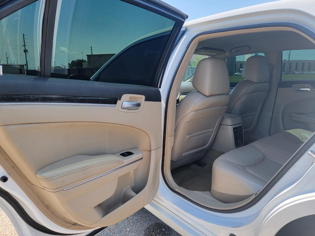Chrysler 300 4dr Sdn V6 Limited RWD 2012