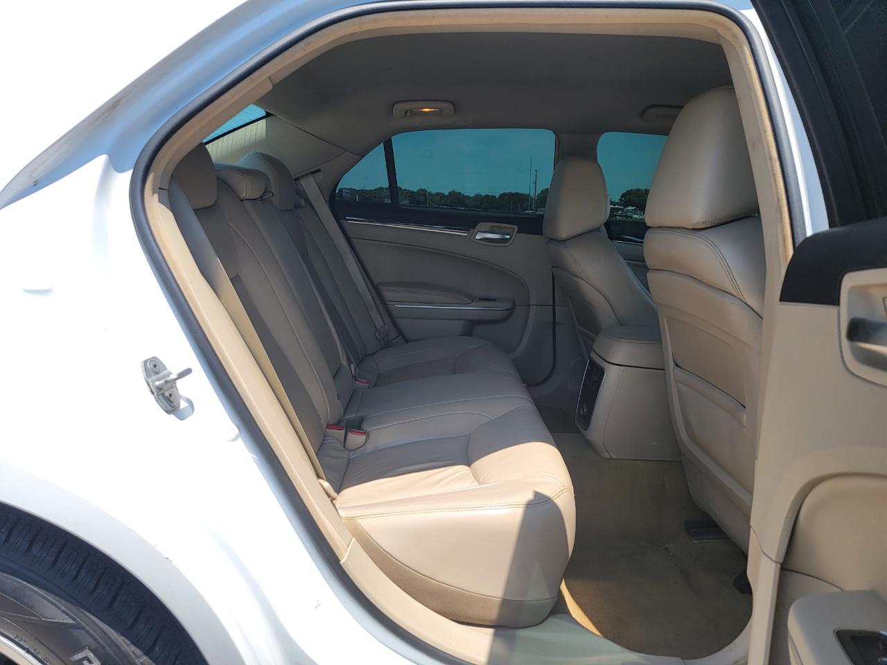 Chrysler 300 4dr Sdn V6 Limited RWD 2012