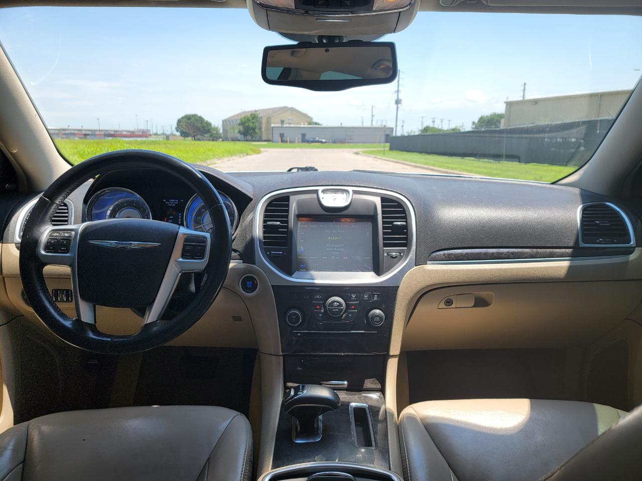Chrysler 300 4dr Sdn V6 Limited RWD 2012