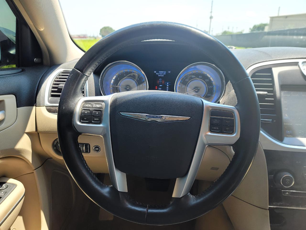 Chrysler 300 4dr Sdn V6 Limited RWD 2012