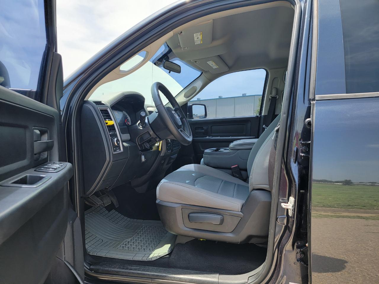 RAM 1500 4WD Quad Cab 140.5" Express 2014