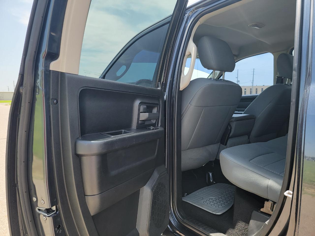 RAM 1500 4WD Quad Cab 140.5" Express 2014