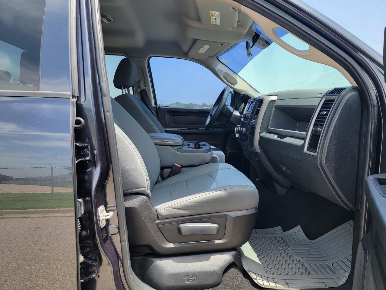 RAM 1500 4WD Quad Cab 140.5" Express 2014