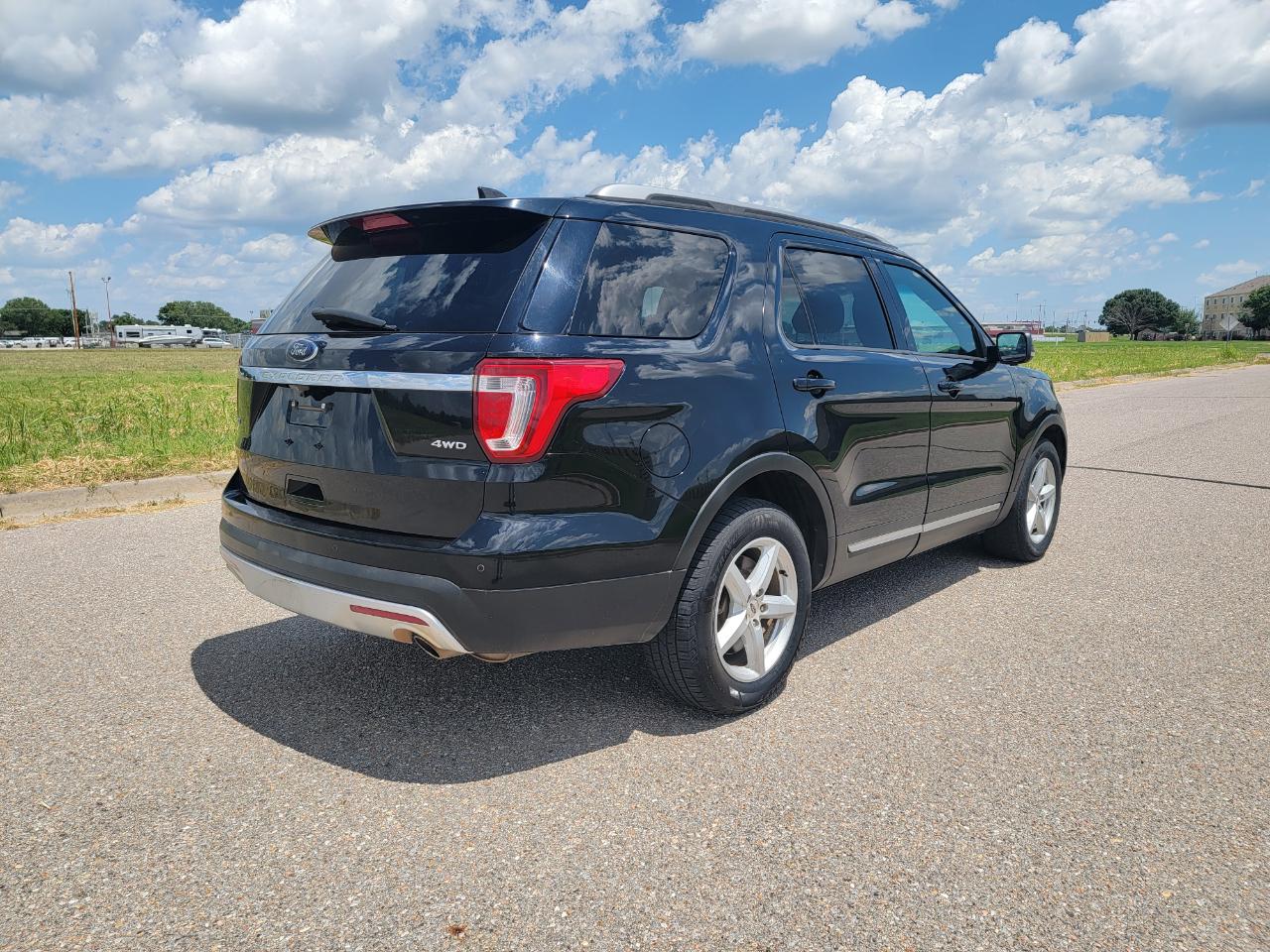 Ford Explorer XLT 4WD 2017