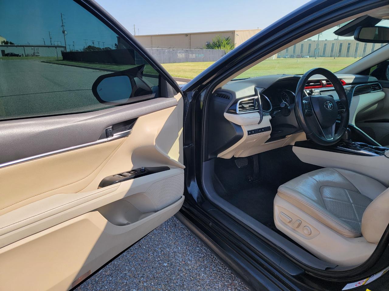 Toyota Camry XLE Auto (Natl) 2018