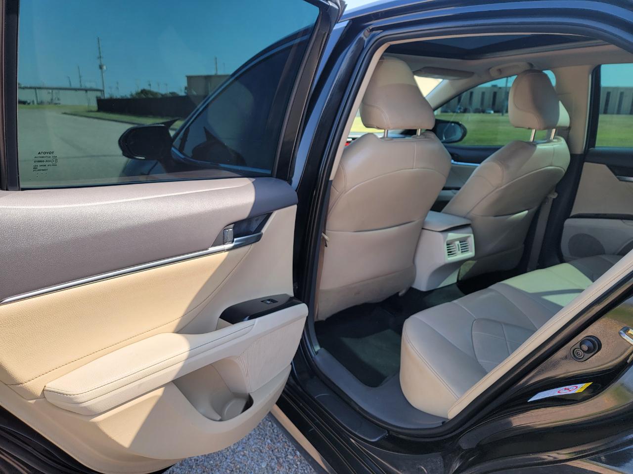 Toyota Camry XLE Auto (Natl) 2018