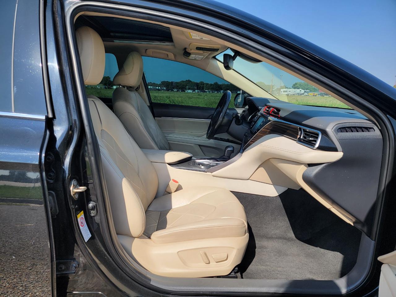 Toyota Camry XLE Auto (Natl) 2018