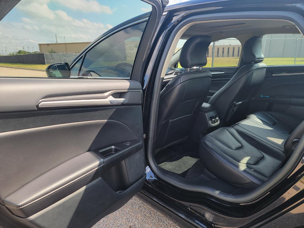Ford Fusion Titanium FWD 2017