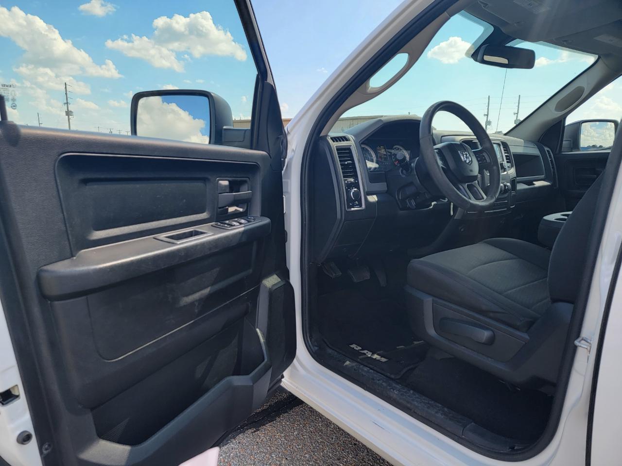 RAM 1500 Classic Tradesman 4x2 Quad Cab 6'4" Box 2020