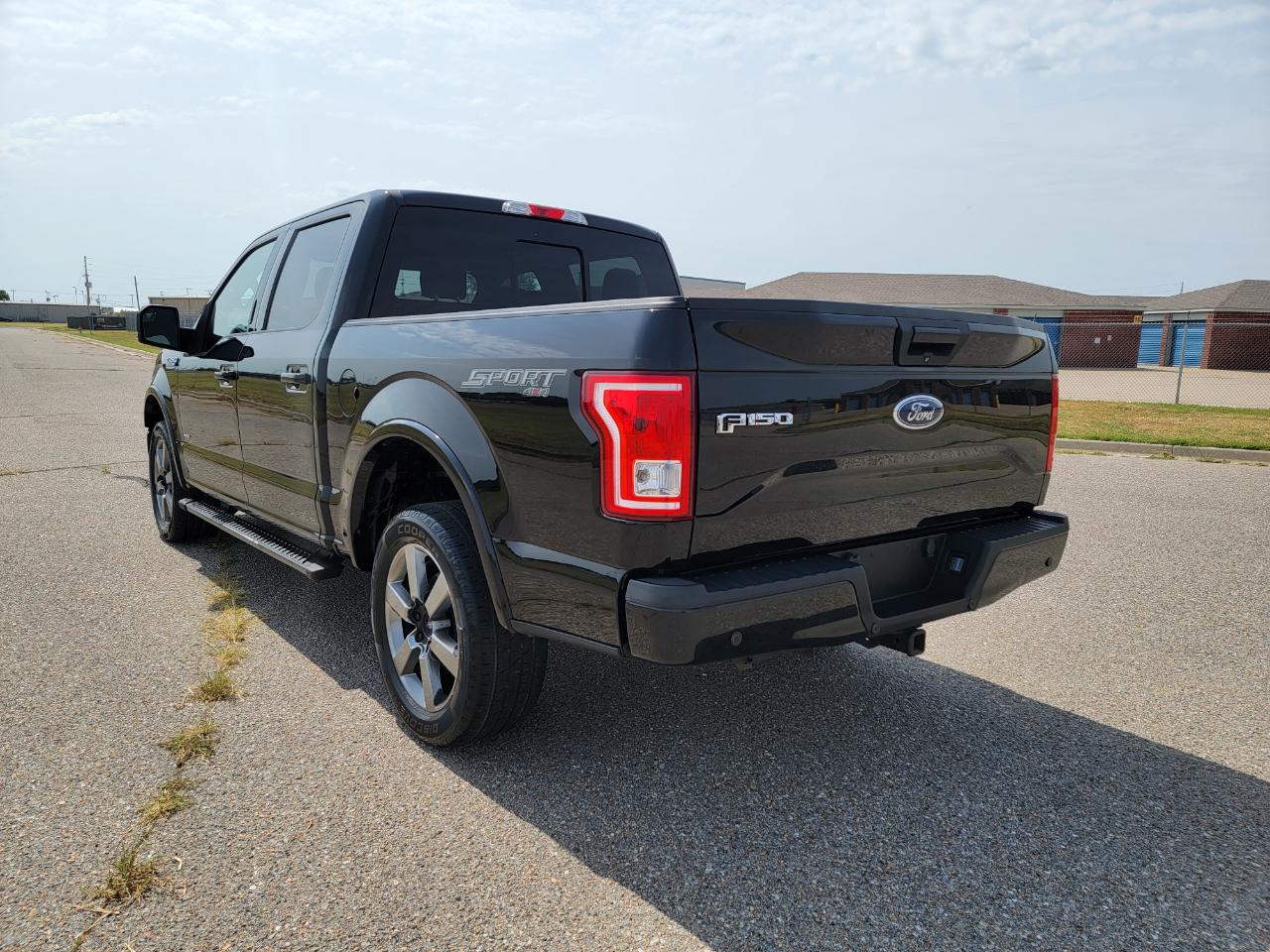 Ford F-150 4WD SuperCrew 145" Lariat 2016