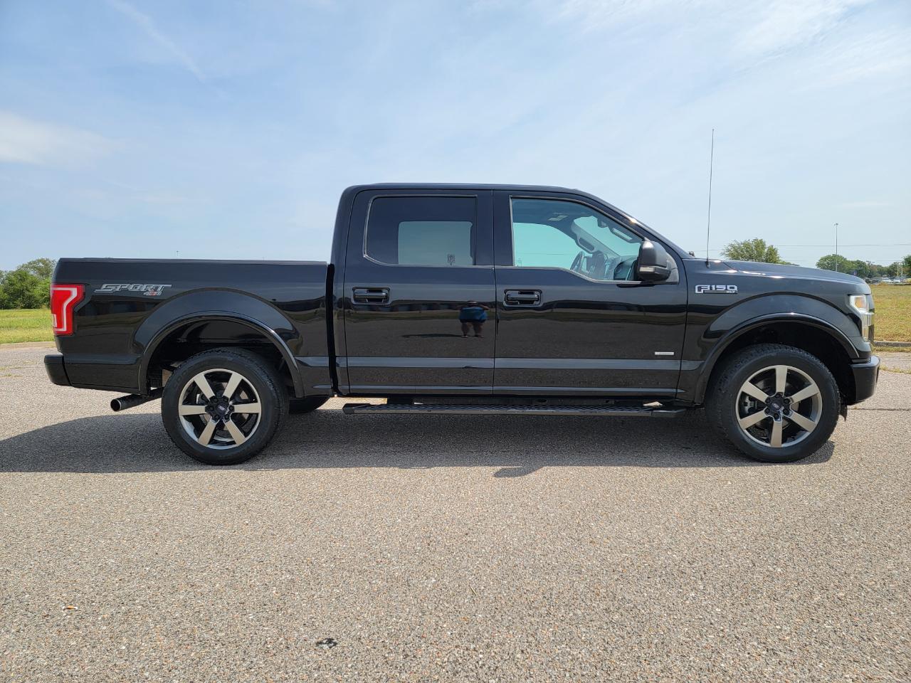 Ford F-150 4WD SuperCrew 145" Lariat 2016