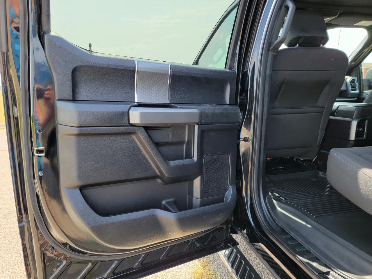 Ford F-150 4WD SuperCrew 145" Lariat 2016