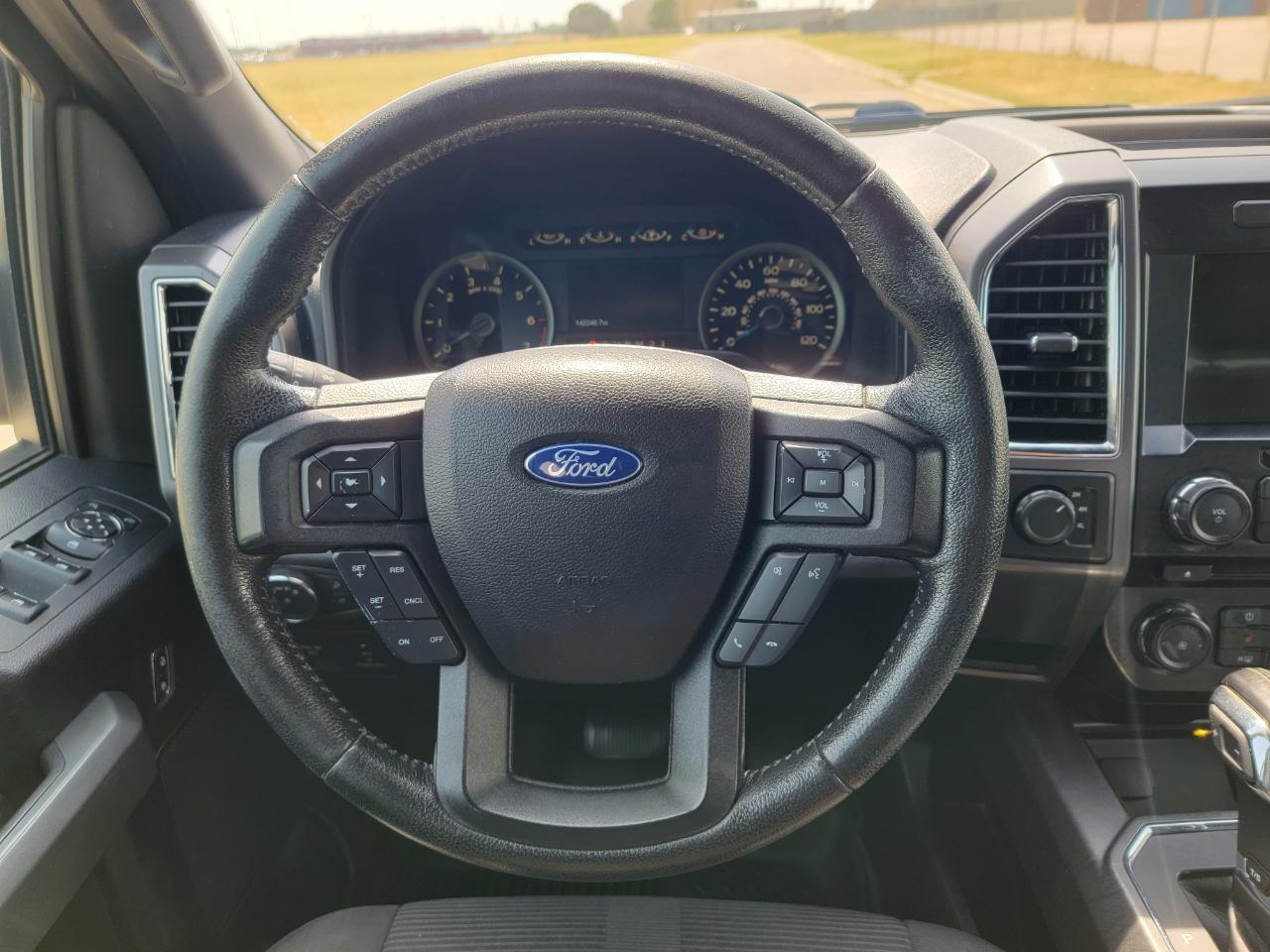 Ford F-150 4WD SuperCrew 145" Lariat 2016