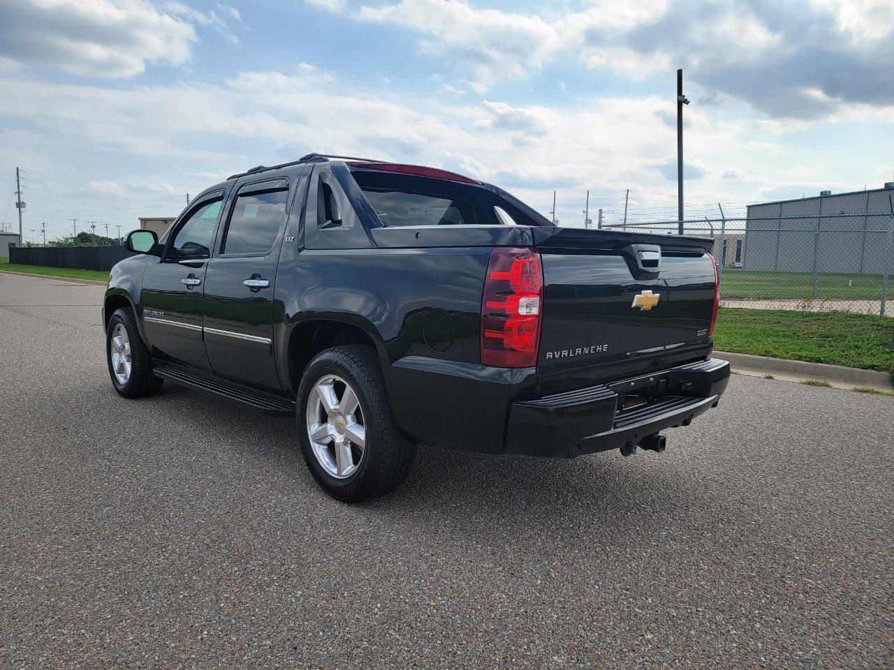 Chevrolet Avalanche 2WD Crew Cab LTZ 2012