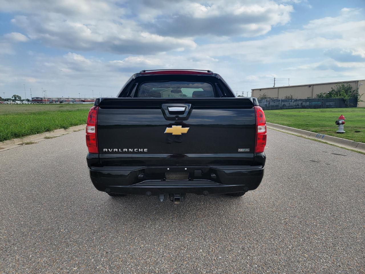 Chevrolet Avalanche 2WD Crew Cab LTZ 2012