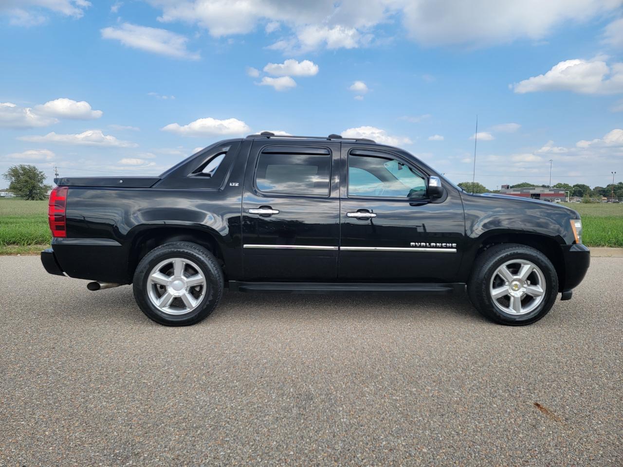 Chevrolet Avalanche 2WD Crew Cab LTZ 2012