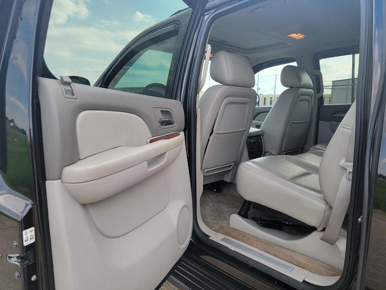 Chevrolet Avalanche 2WD Crew Cab LTZ 2012