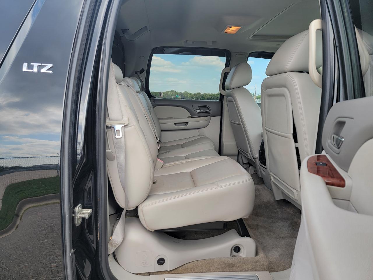 Chevrolet Avalanche 2WD Crew Cab LTZ 2012