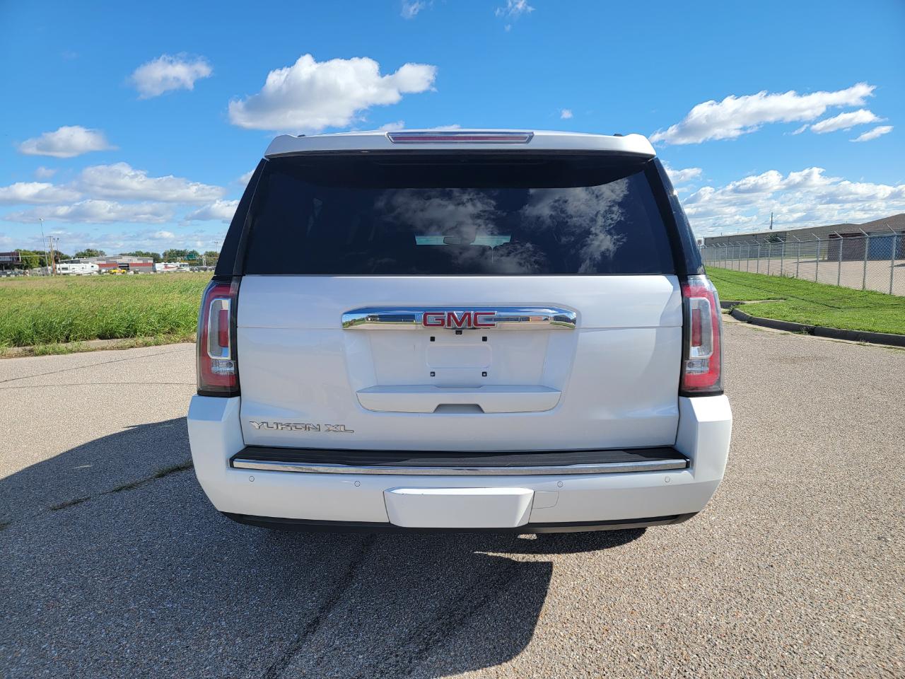 GMC Yukon XL 4WD 4dr Denali 2016