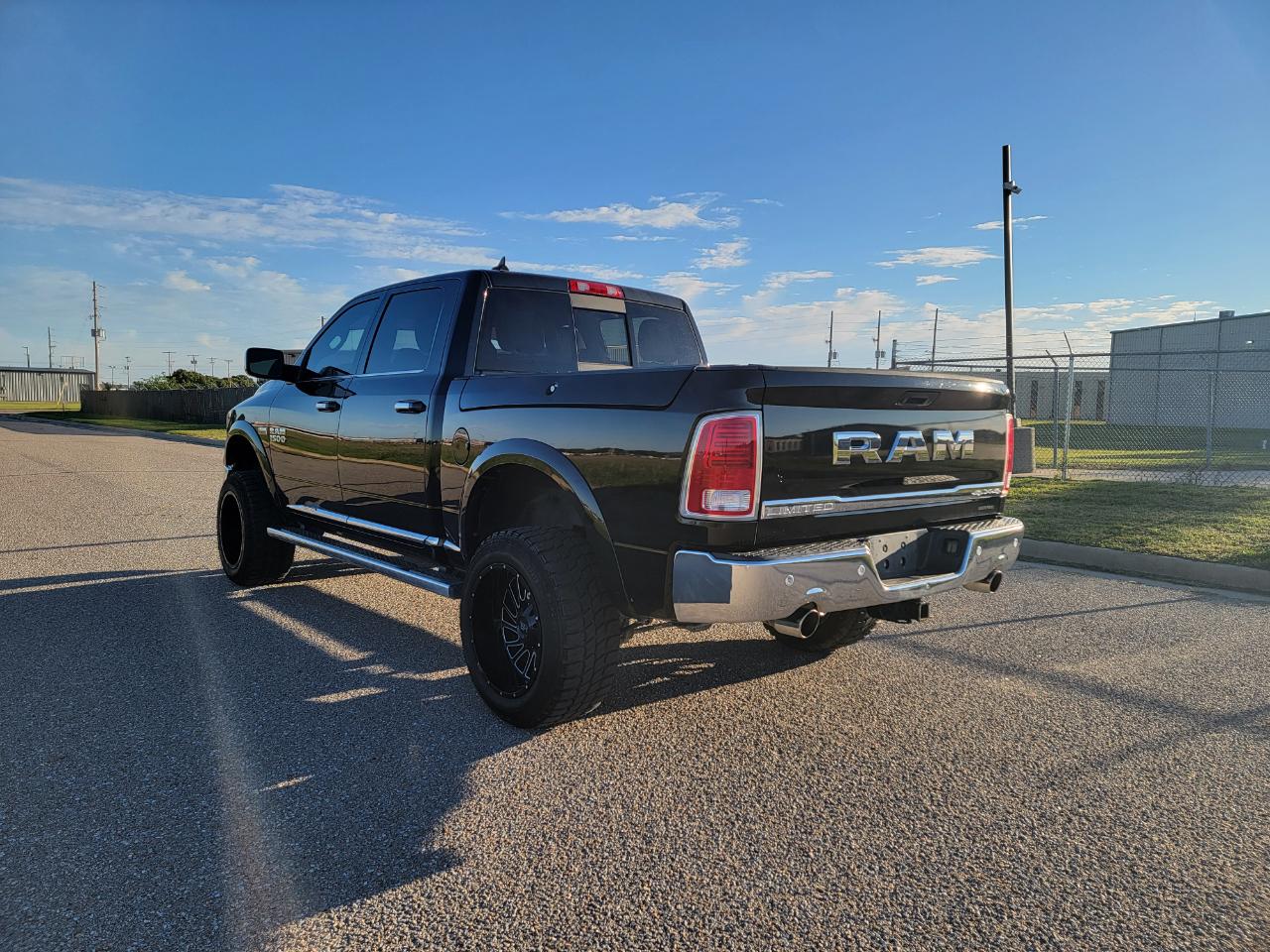 RAM 1500 4WD Crew Cab 140.5" Longhorn Limited 2016