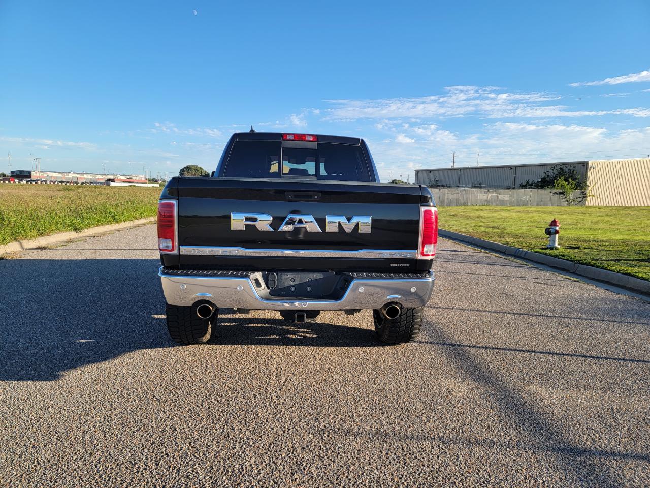 RAM 1500 4WD Crew Cab 140.5" Longhorn Limited 2016
