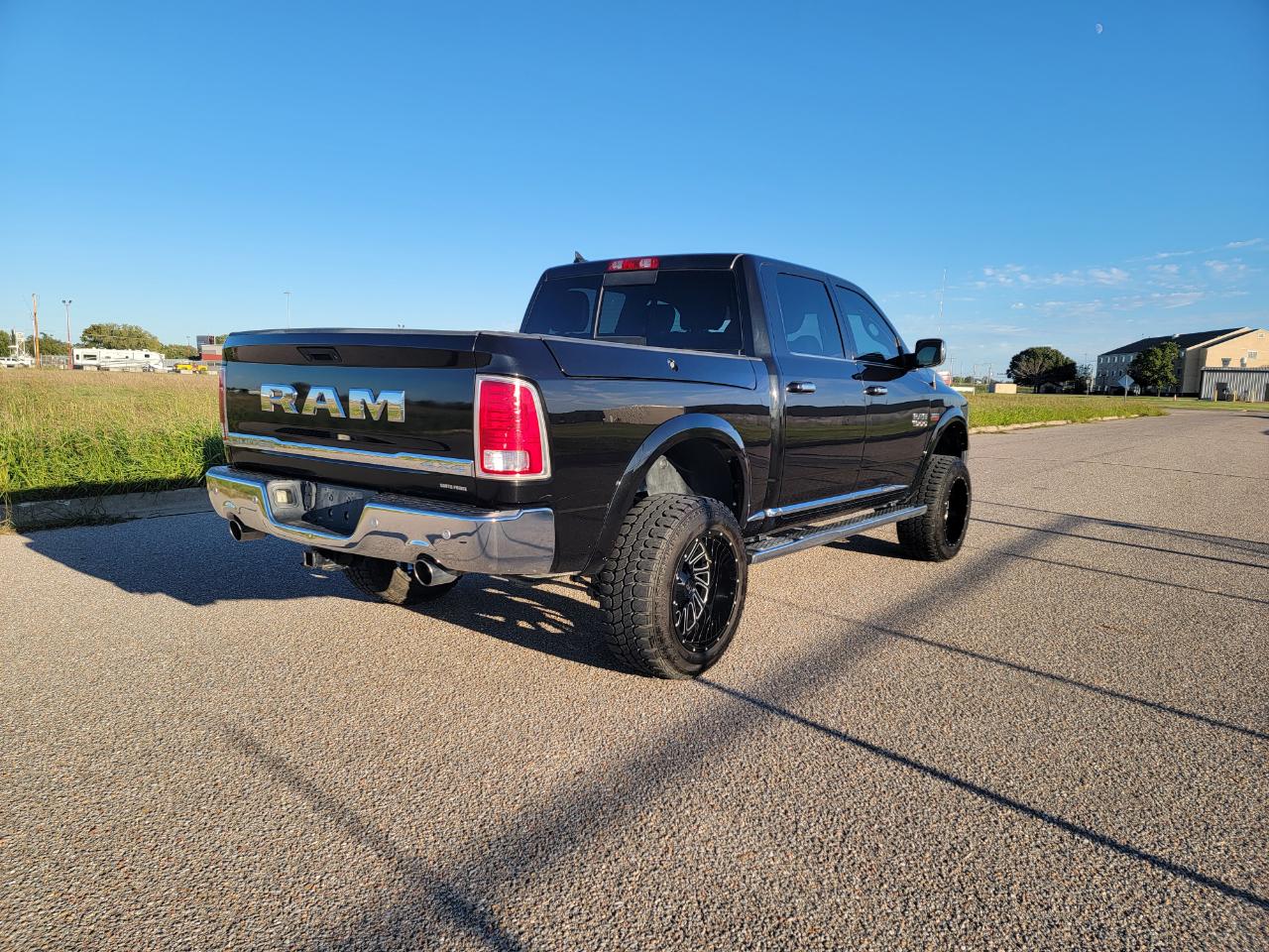 RAM 1500 4WD Crew Cab 140.5" Longhorn Limited 2016