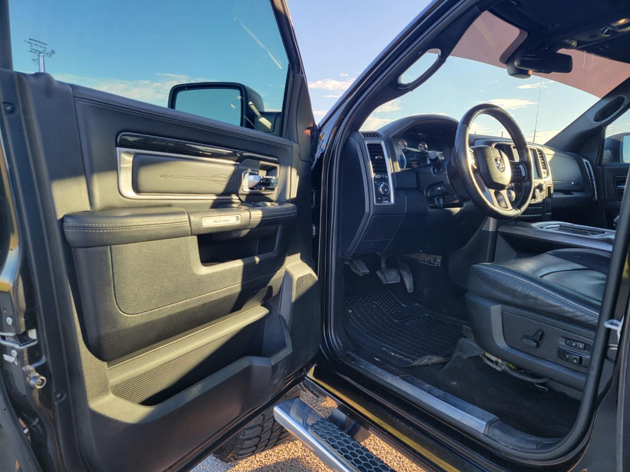 RAM 1500 4WD Crew Cab 140.5" Longhorn Limited 2016