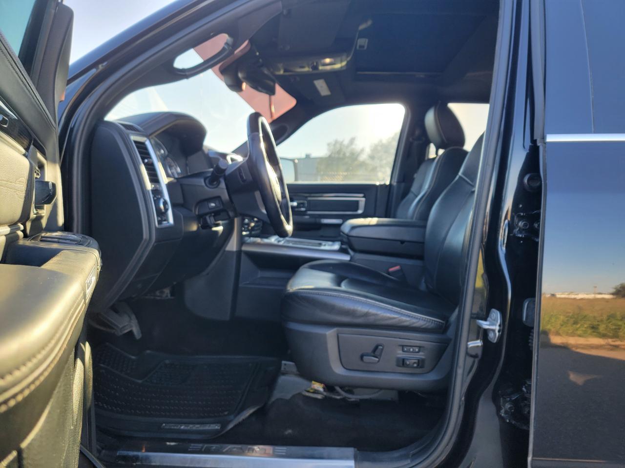 RAM 1500 4WD Crew Cab 140.5" Longhorn Limited 2016