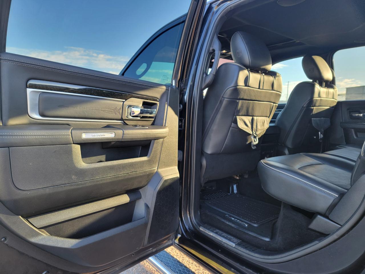 RAM 1500 4WD Crew Cab 140.5" Longhorn Limited 2016
