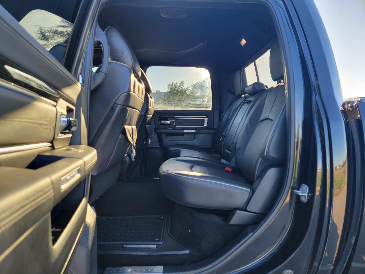 RAM 1500 4WD Crew Cab 140.5" Longhorn Limited 2016