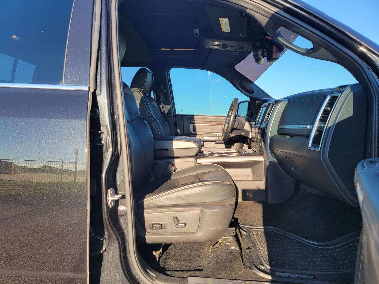 RAM 1500 4WD Crew Cab 140.5" Longhorn Limited 2016