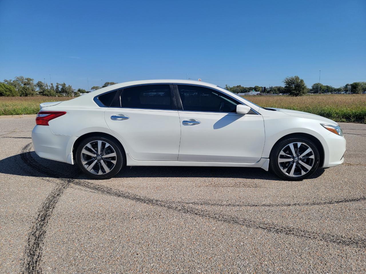 Nissan Altima 4dr Sdn I4 2.5 SR 2016