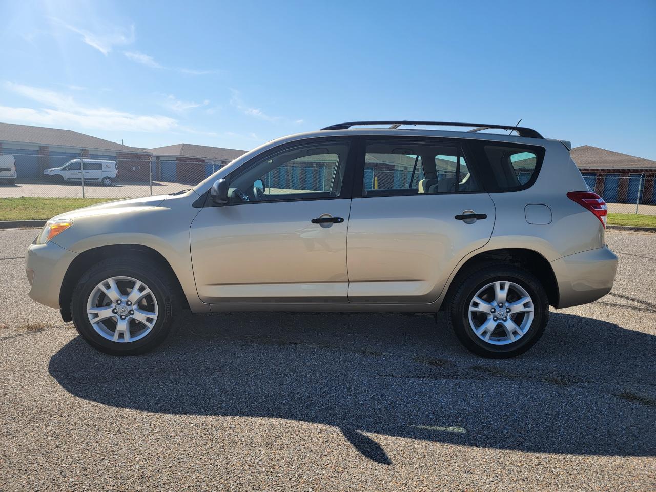 Toyota RAV4 FWD 4dr 4-cyl 4-Spd AT (Natl) 2009