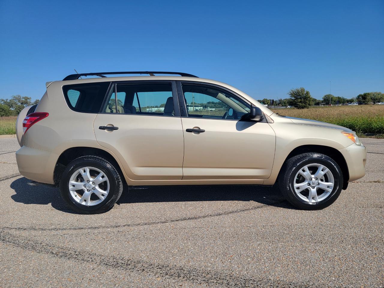 Toyota RAV4 FWD 4dr 4-cyl 4-Spd AT (Natl) 2009