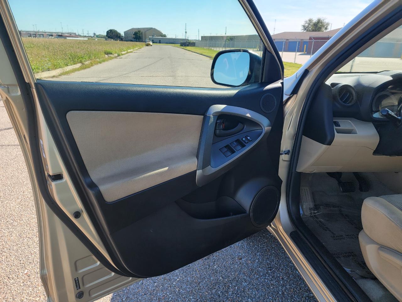 Toyota RAV4 FWD 4dr 4-cyl 4-Spd AT (Natl) 2009