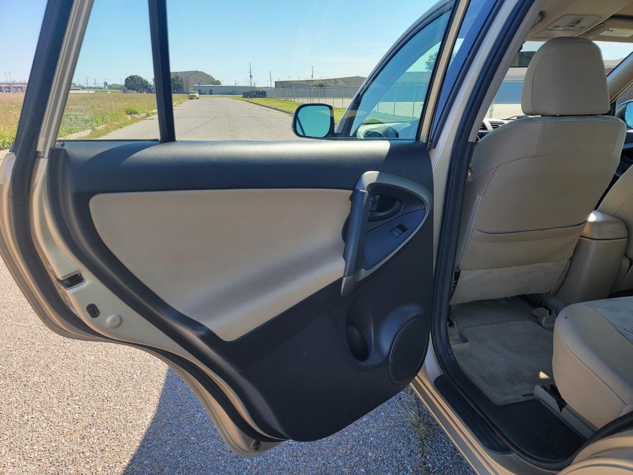 Toyota RAV4 FWD 4dr 4-cyl 4-Spd AT (Natl) 2009
