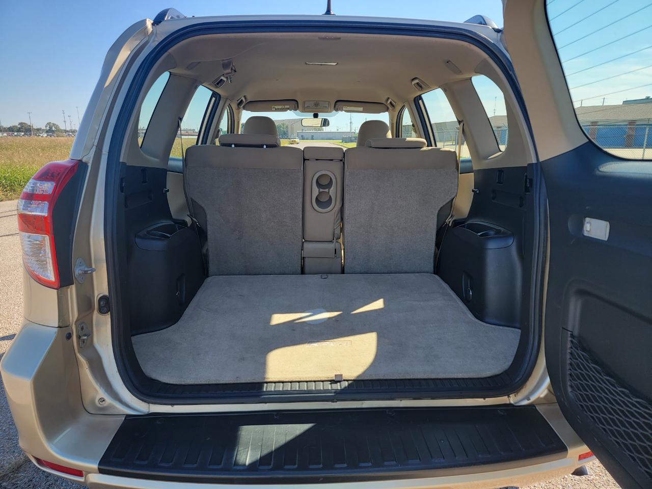 Toyota RAV4 FWD 4dr 4-cyl 4-Spd AT (Natl) 2009